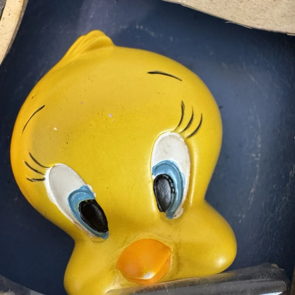 1 - Warner Bros. Tweety Bird 1994 Looney Tunes Cartoon Cabinet Drawer Pull Knob